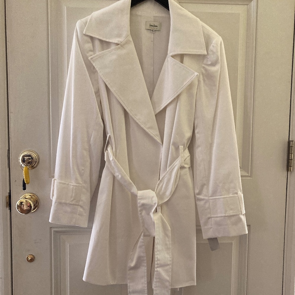 Neiman Marcus Exclusive Bright White Trench Coat/Tie Belt/Style 10276/Large/NWT!